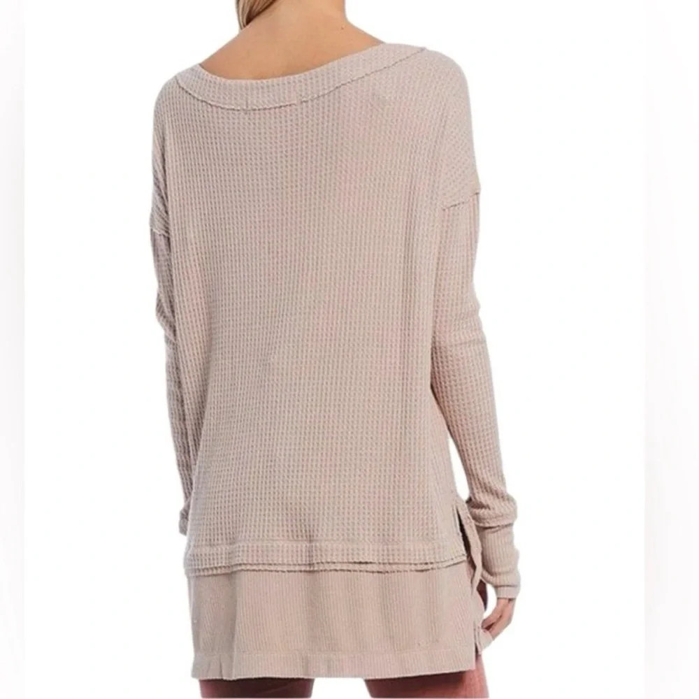 Free People Beige Split Hem Thermal Knit Relaxed Fit Long Sleeve Top M - Picture 6 of 12
